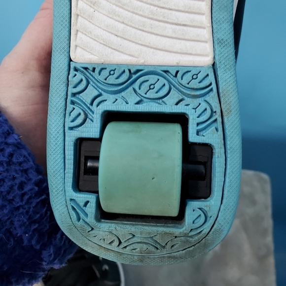 Heelys black and blue with graphic design girls 4 - Picture 5 of 13